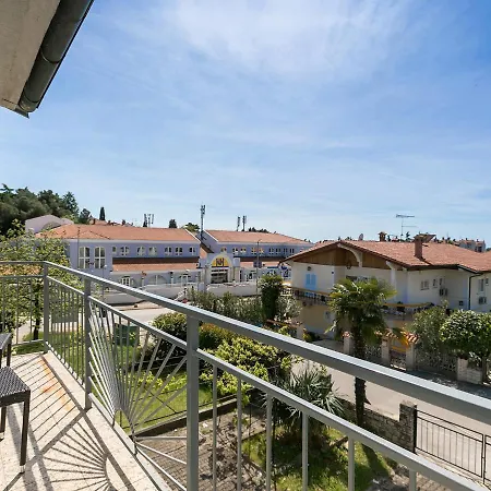 Center With Private Garden And Bbq Apartment