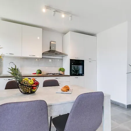 Center With Private Garden And Bbq Апартаменты