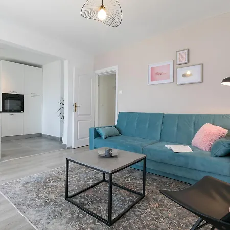 Apartment Center With Private Garden And Bbq *