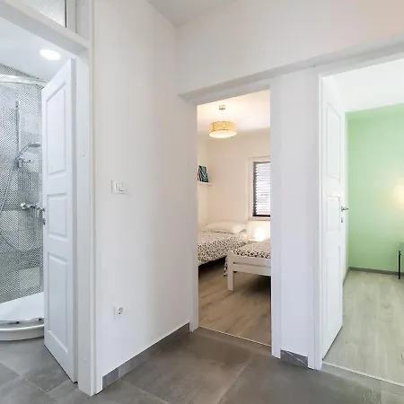 Apartment Center With Private Garden And Bbq Porec