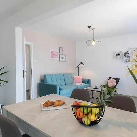 Apartment Center With Private Garden And Bbq *