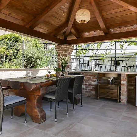 Center With Private Garden And Bbq Апартаменты Пореч