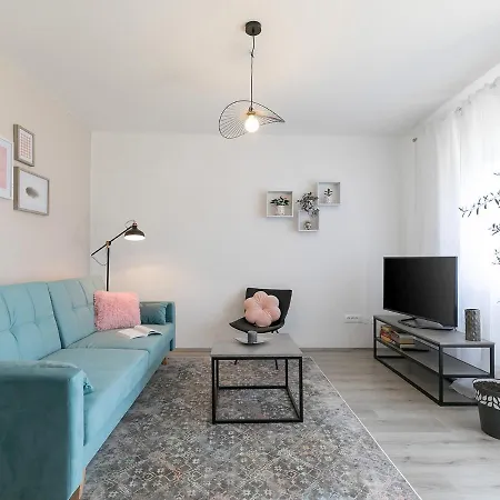 Апартаменты Center With Private Garden And Bbq Пореч