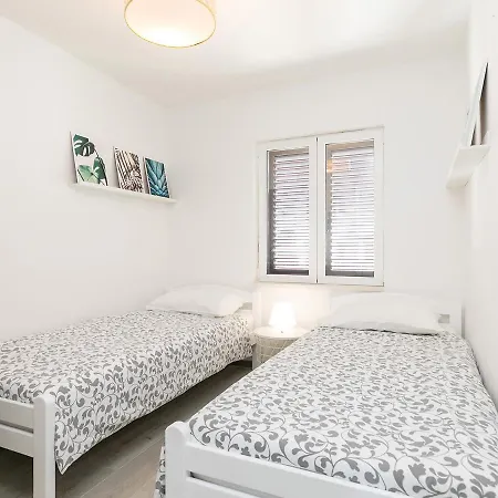 Center With Private Garden And Bbq Apartment *