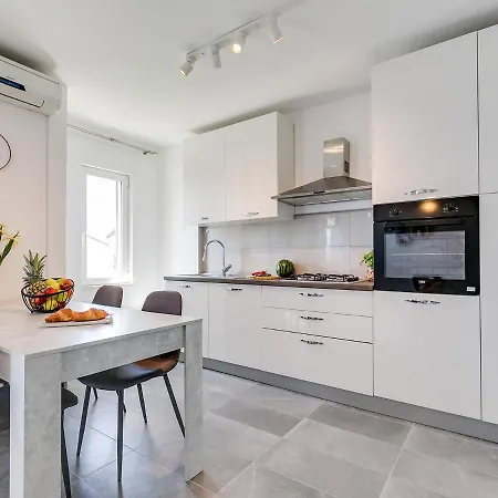 Center With Private Garden And Bbq Apartment