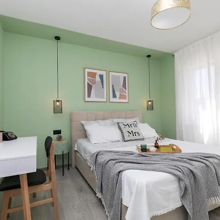 Apartment Center With Private Garden And Bbq *